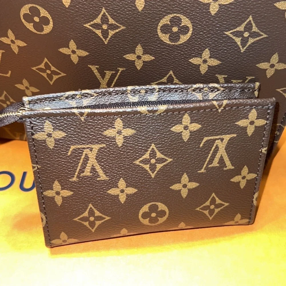 Toiletry pouch SOLD THIS ON FASHONFIlE - Picture 4 of 5